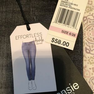 Kensie midrise skinny distressed black ankle jean